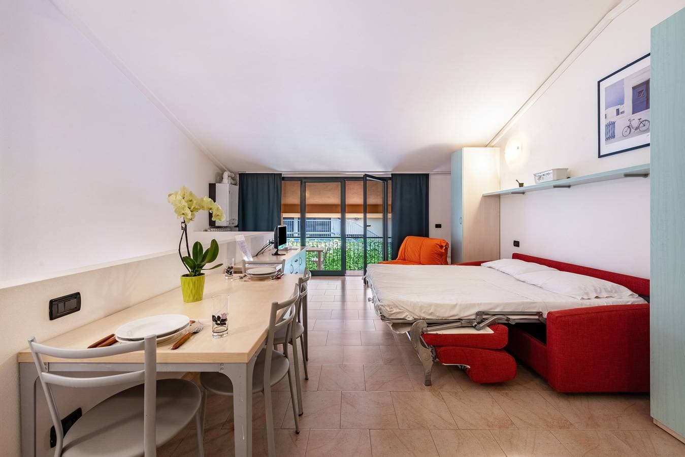 Foto 10 von 15: Studio-Apartment „Cozy Le Vele 7 Garda Lake“ mit Bergblick, WLAN und Klimaanlage