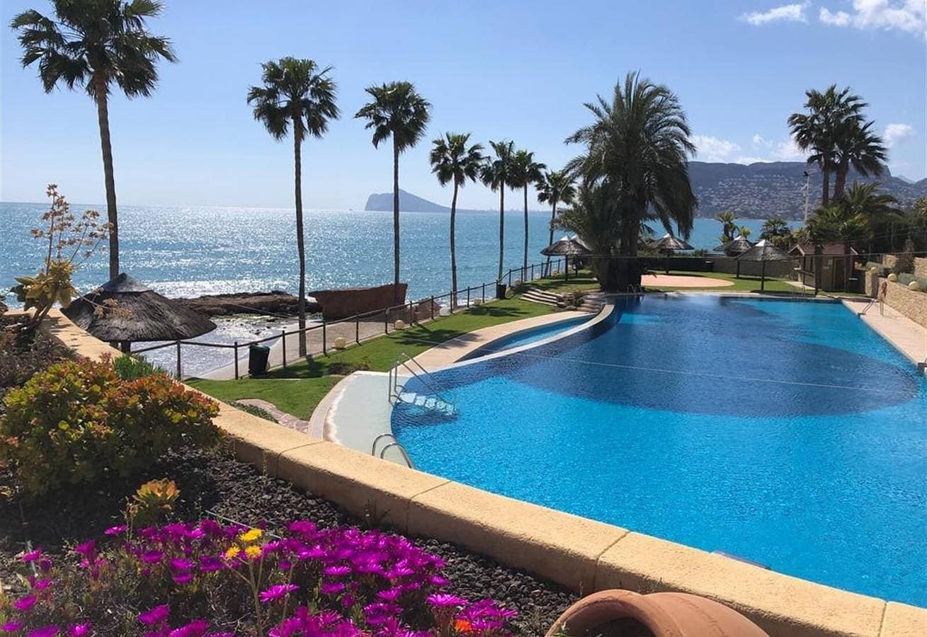 Foto 7 von 38: Luxusapartment am Strand mit Meerblick, Pool, Garten und WLAN