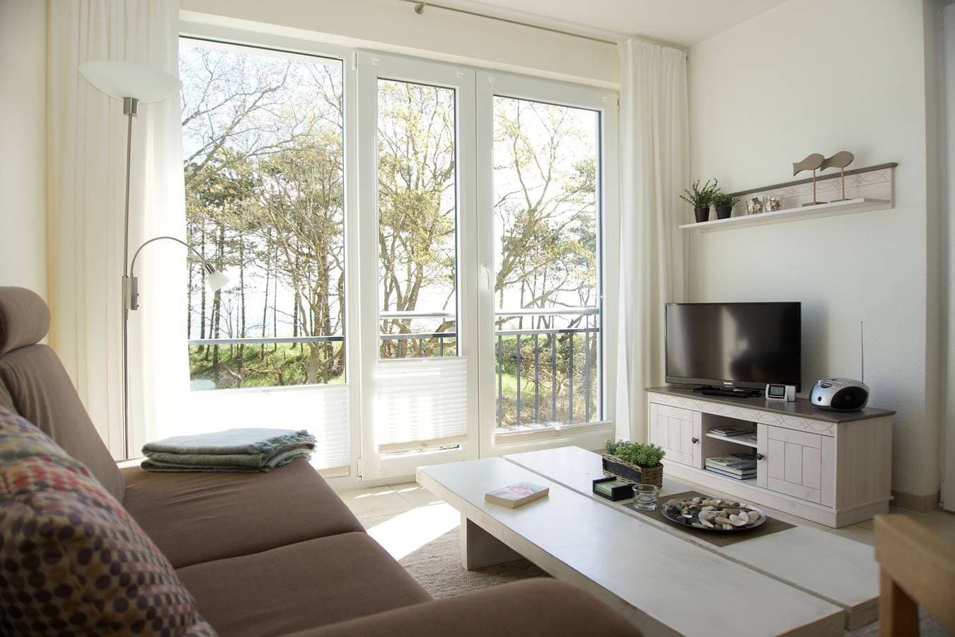 Großzügige Ferienwohnung mit überdachtem Balkon und Meerblick, direkt am Strand 1