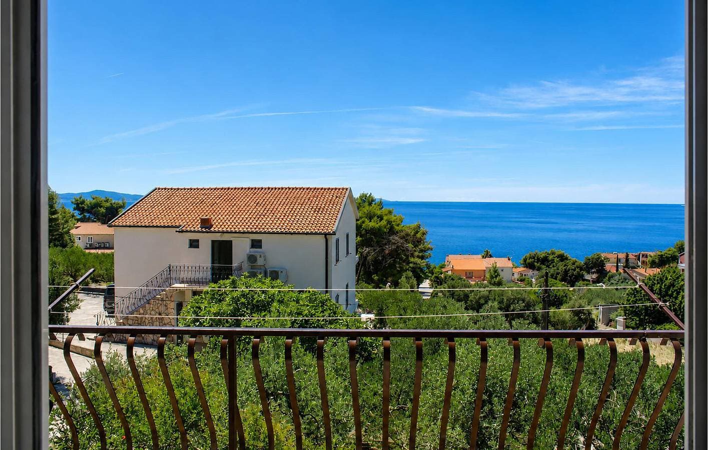 Foto 8 von 23: Gemütliche 300 m zum Strand: Klimatisierte Wohnung mit Terrasse und Parkplatz