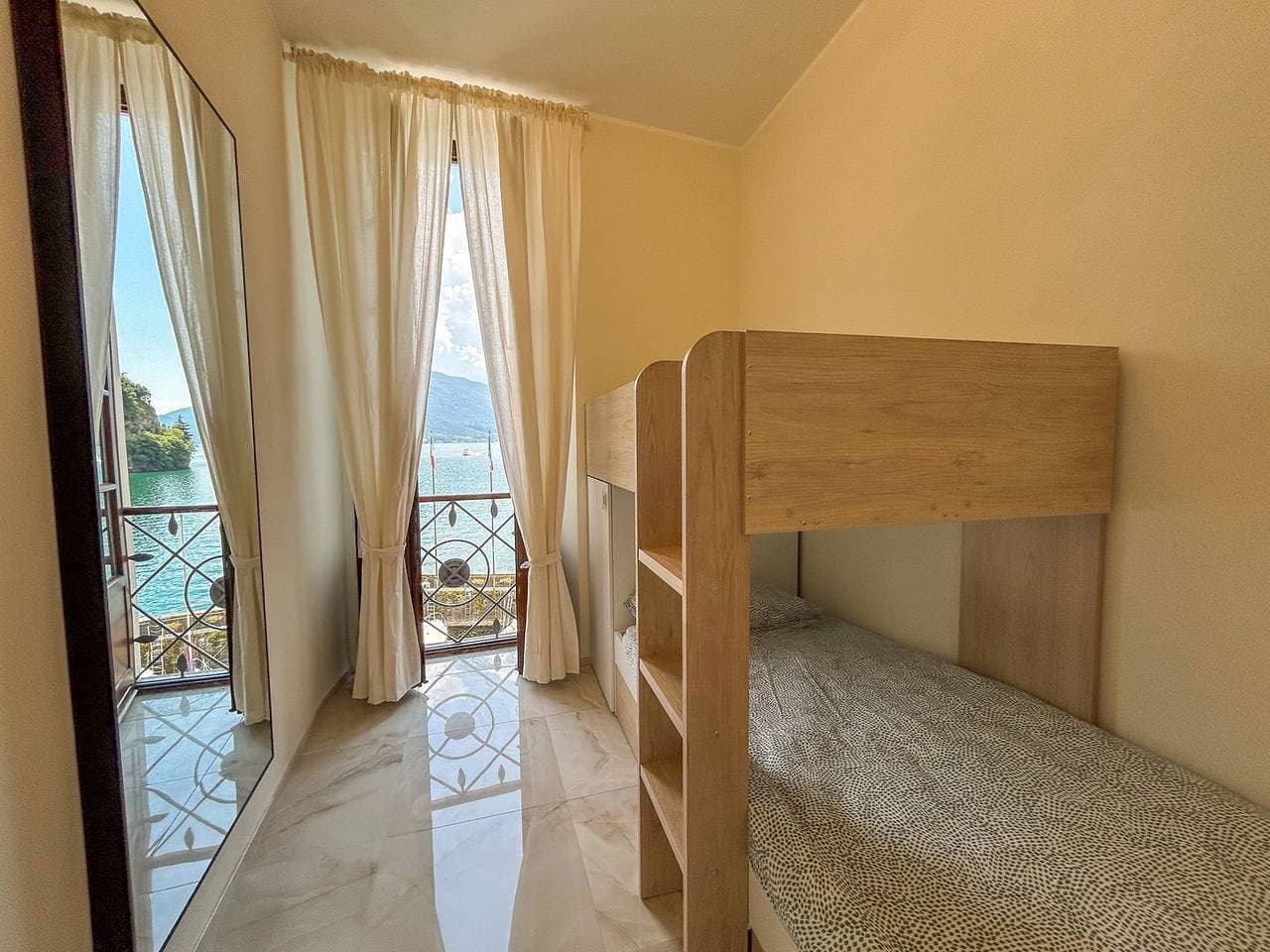 Foto 12 von 40: Giulia edle Ferienwohnung direkt am Comer See