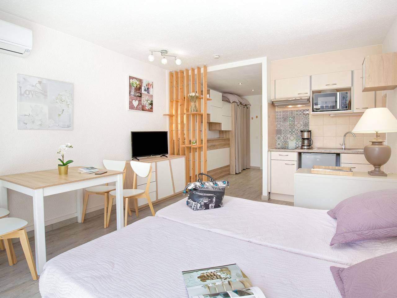 Au Coeur de Saint-Raphaël: Studio pour 3, Climatisé, Balcon à 50m de la Plage, WiFi, Parking Dispo 1