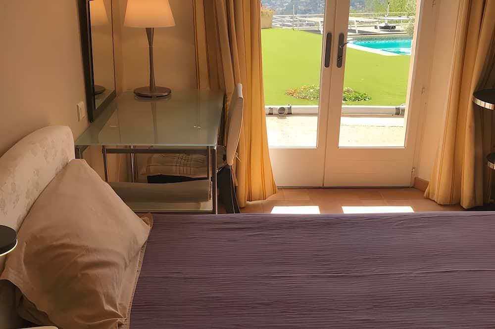 Foto 2 von 16: Zimmer 'Chambre 2' mit Meerblick, Estérel-Gebirge, WLAN und Klimaanlage