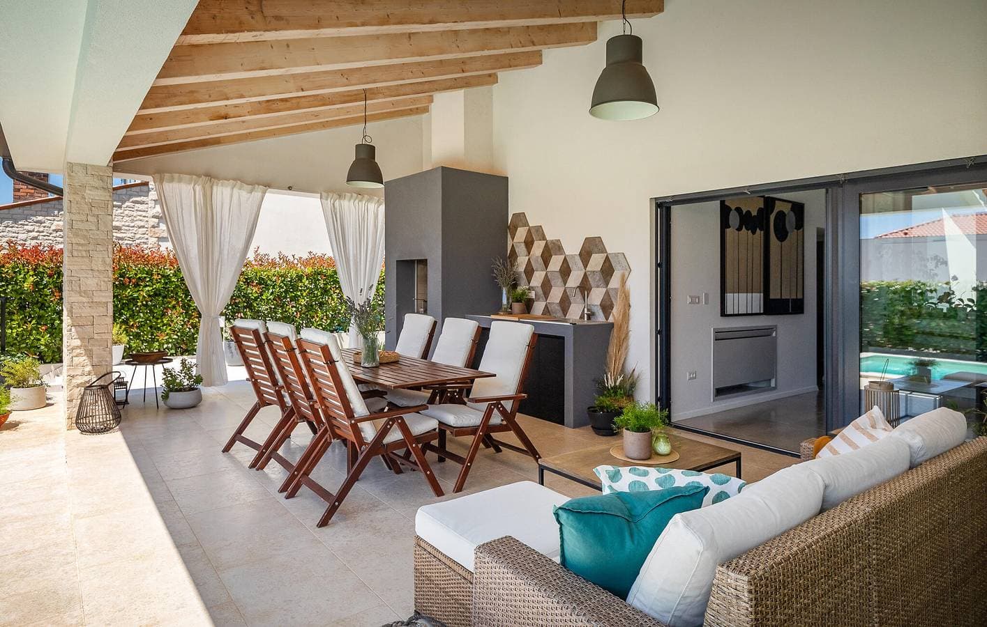 Foto 8 von 43: Geräumige 2-Zimmer-Wohnung mit Pool und WLAN, in der Nähe des Stadtzentrums von Heraki