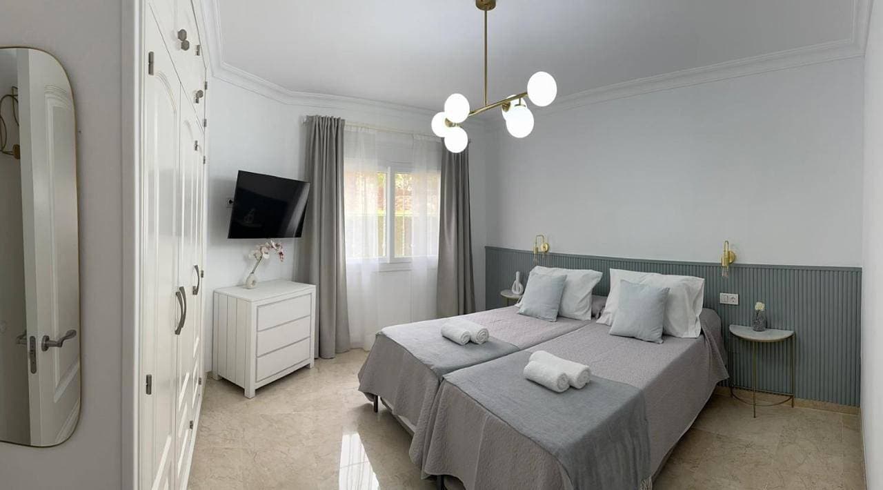 Foto 5 von 148: Two-Bedroom Apartment