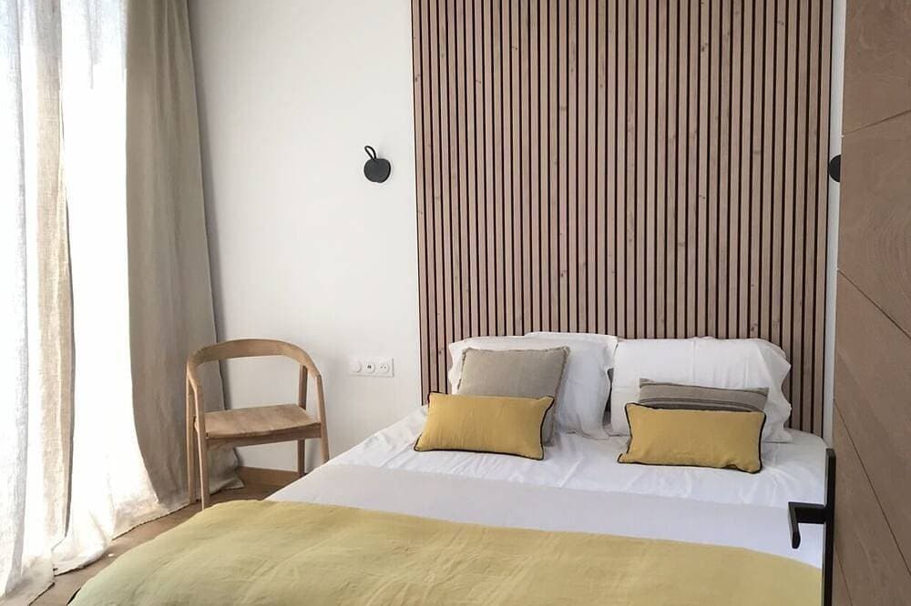 Foto 2 von 25: Lodge Contemporain Avec Jacuzzi en Provence Verte