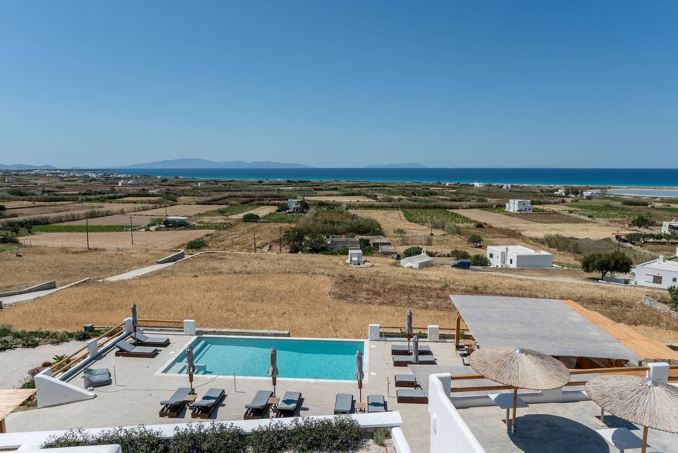 Foto 2 von 31: Ferienwohnung in einem Hotel 'Naxos Earth Suites Deluxe Double' mit Meerblick, WLAN und Klimaanlage