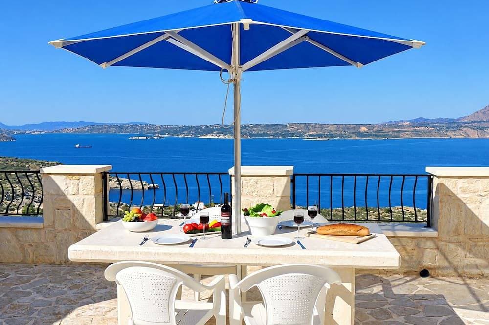 Villa Athina, Kokkino Horio, Chania. Charmante Steinvilla mit tollem Meerblick. 1