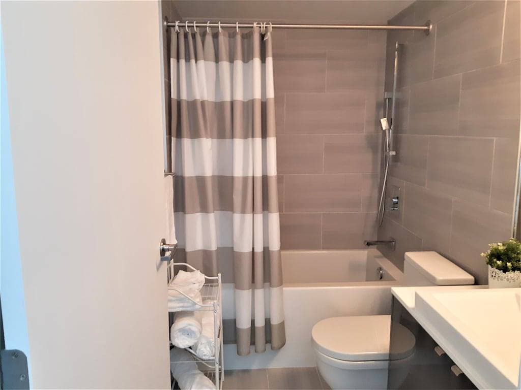 Foto 5 von 24: Gemütliches Skyline-Komplettapartment in der Innenstadt – Gegenüber vom Bell Mts Centre