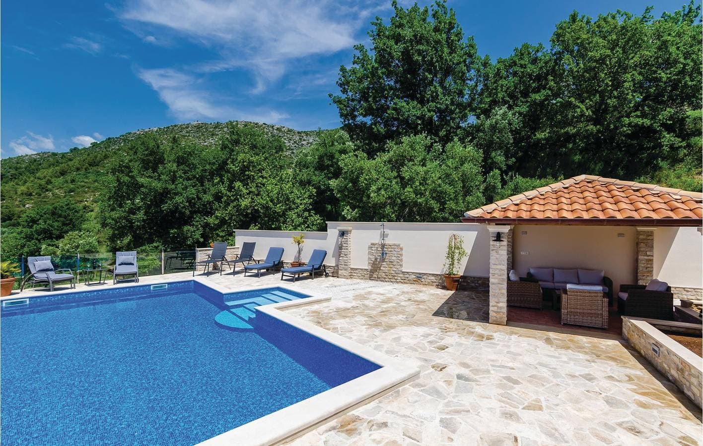 Foto 13 von 50: Apartment mit Meerblick, Pool, Terrasse und Parkplatz – 600 m vom Strand entfernt
