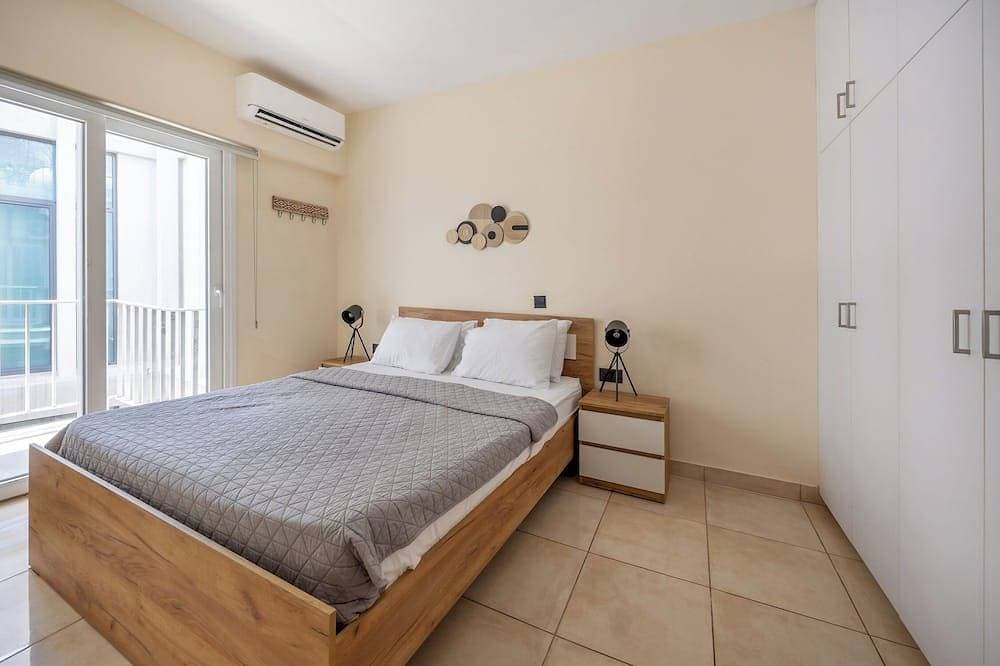 Foto 4 von 30: 75 Prokymea - Steps from the Sea, Balcony