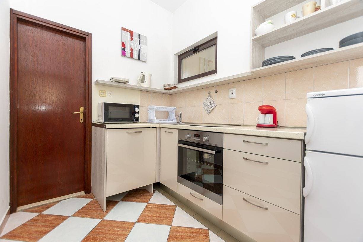 Ferienwohnung in Omiš mit Meerblick, Balkon, Klimaanlage, W-Lan (5129-3) 1