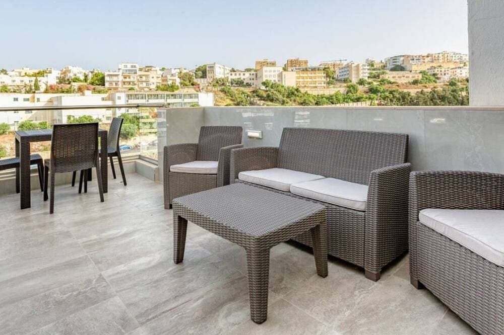 Beautiful, spacious Apt with BBQ & private terrace 1