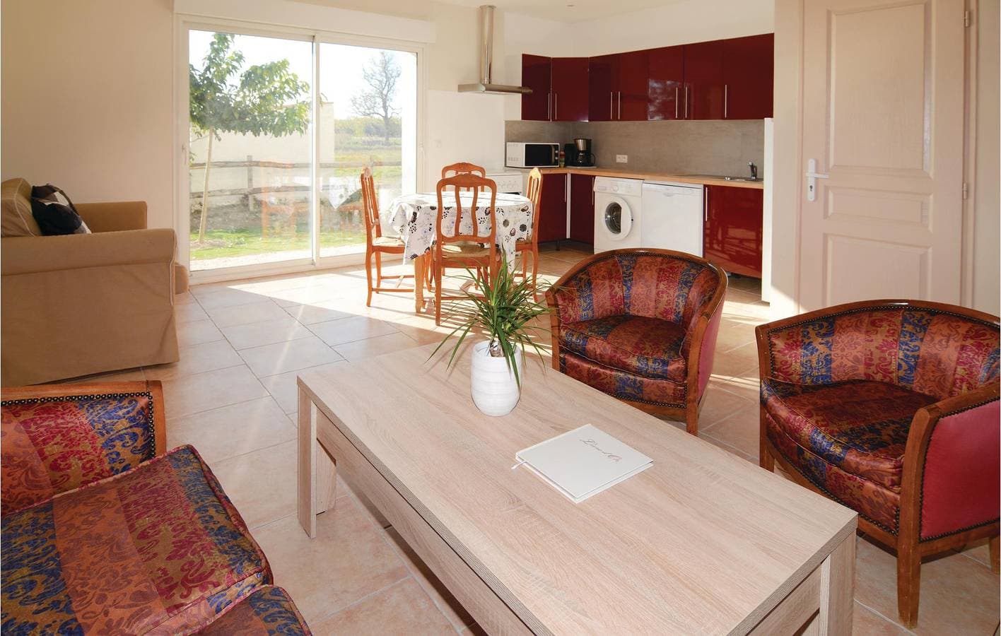 Foto 4 von 40: Rhone-Side Wohnung: AC, Pool, Parkplatz & WiFi!