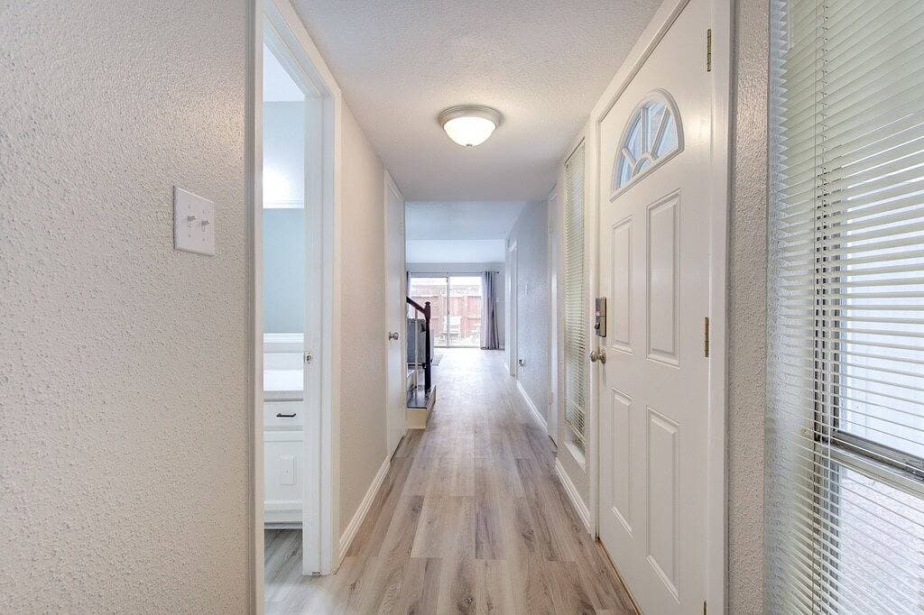 Foto 6 von 43: Modern Boho Retreat W/3 Spacious Bedrooms +3Bathrooms +Garage