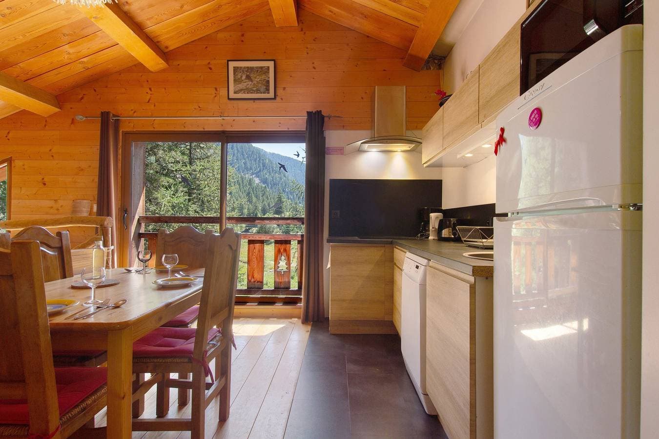 Foto 8 von 18: Ferienwohnung "Gte T3 Le Balarino - Mercantour1" mit Bergblick, Gemeinschaftsgarten und WLAN