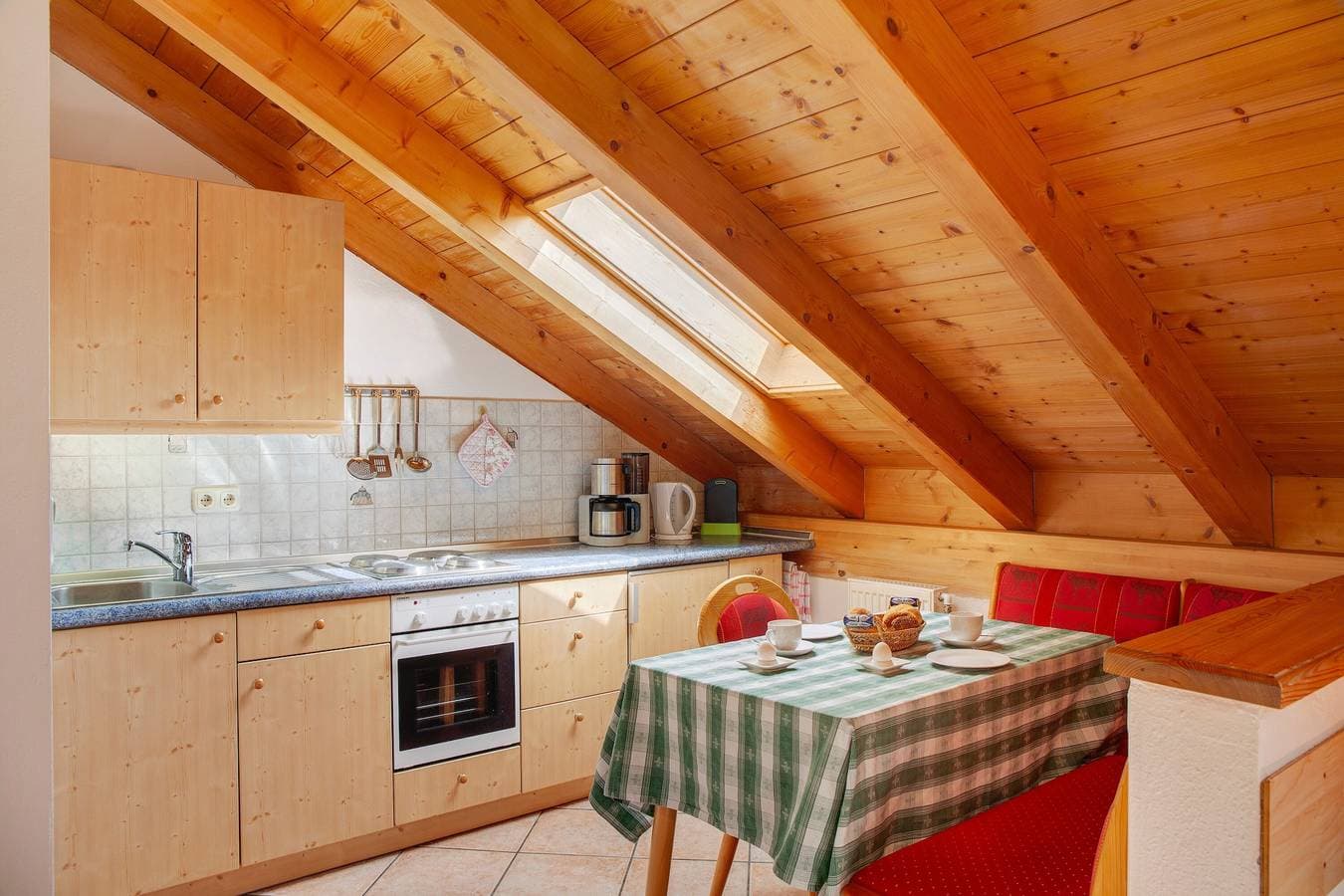 Foto 9 von 33: Ferienwohnung 'Waxenstein' mit Bergblick, Balkon und WLAN