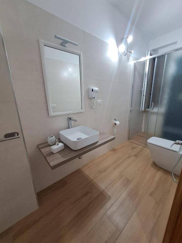 Foto 11 von 34: Double Room with Private Bathroom