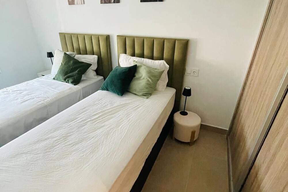 Foto 3 von 30: Modern 2 bed ground floor apartment in peaceful resort near Estepona Golf