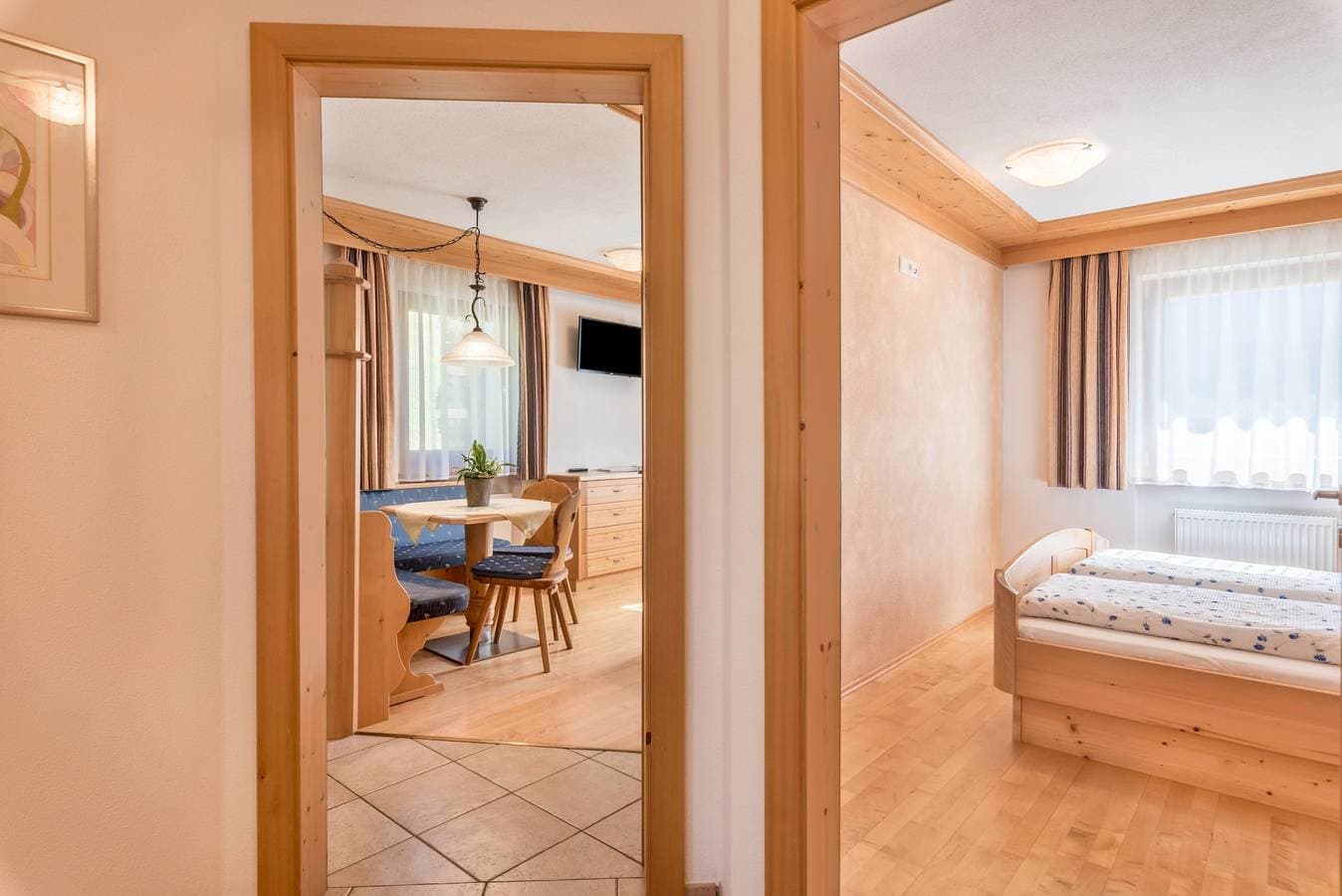 Foto 6 von 22: Ferienwohnung Ciasa Raut App Sosi mit Bergblick, Garten und WLAN