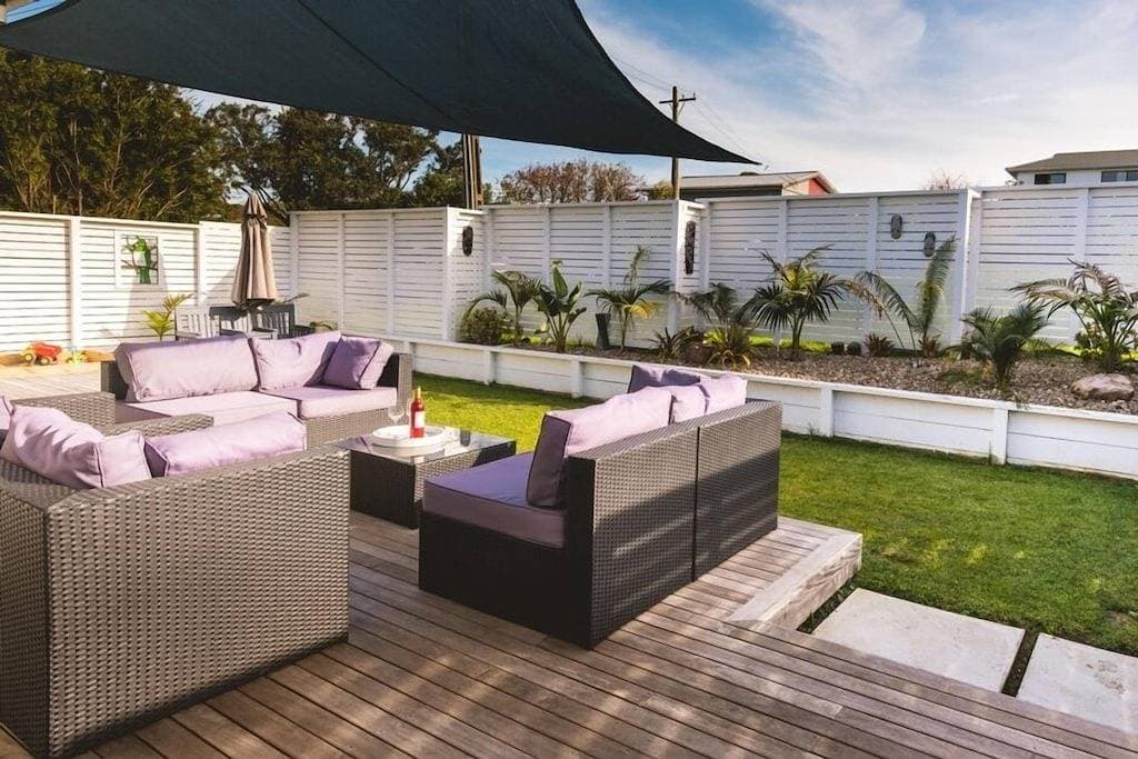 Oneroa Village, 5 mins to Oneroa beach, Restaurants & Shops | Be My Guest 1