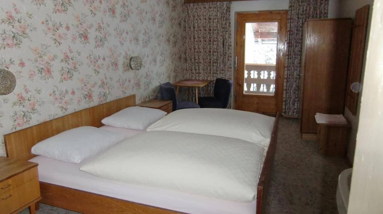 Foto 9 von 12: Double Room with Shared Bathroom