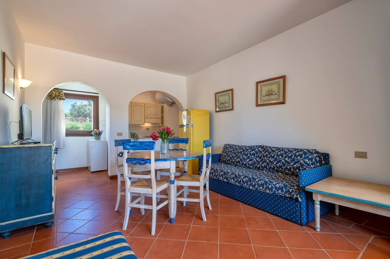 Foto 7 von 23: Ferienwohnung 'Trilocale Fiordaliso' mit Meerblick, Terrasse und Gemeinschaftspool