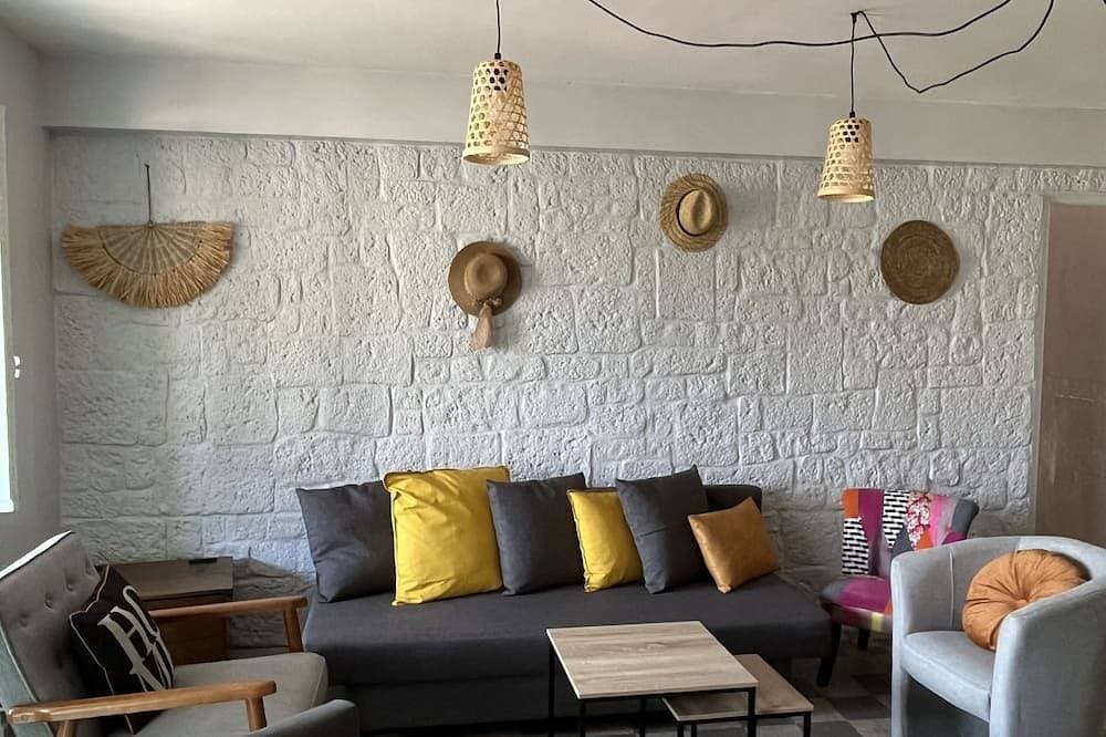 Foto 10 von 25: La Maison de Command, Gîte Pour 6 Personnes en Campagne, Avec Piscine