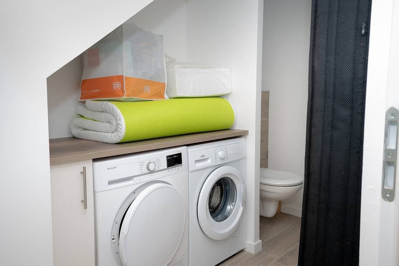 Foto 10 von 14: Appartement 'La Maison Du Soyeux Ga' mit privater Terrasse, WLAN und Klimaanlage
