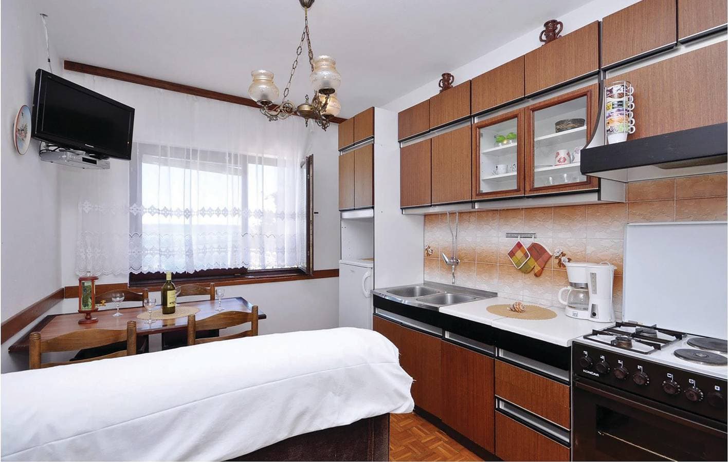 Foto 3 von 20: Gemütliches Apartment mit Meerblick, Terrasse und Küche, 2 km vom Strand entfernt