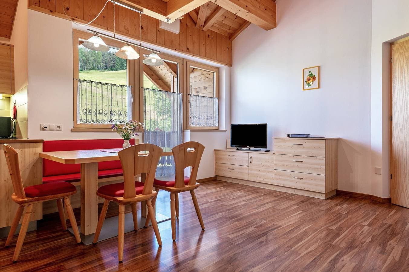 Foto 4 von 22: Studio-Apartment 'Solerhof Apt Romantik' mit Bergblick, Garten & WLAN