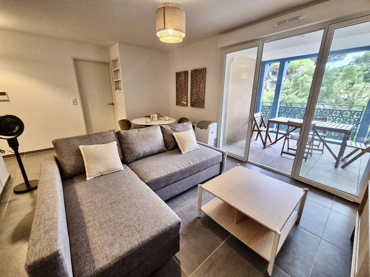 Foto 3 von 26: Moderne Wohnung mit Pool, Klimaanlage und Parkplatz in Cavalaire-sur-Mer