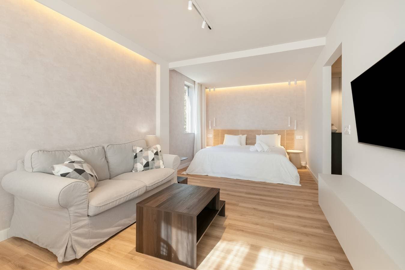 Foto 9 von 28: Ferienwohnung 'Estudio con Piscina Centro' mit Gemeinschaftspool, privater Terrasse & WLAN