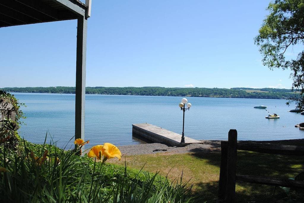 Schönes Haus mit 100 'Ebene am See Strand 1