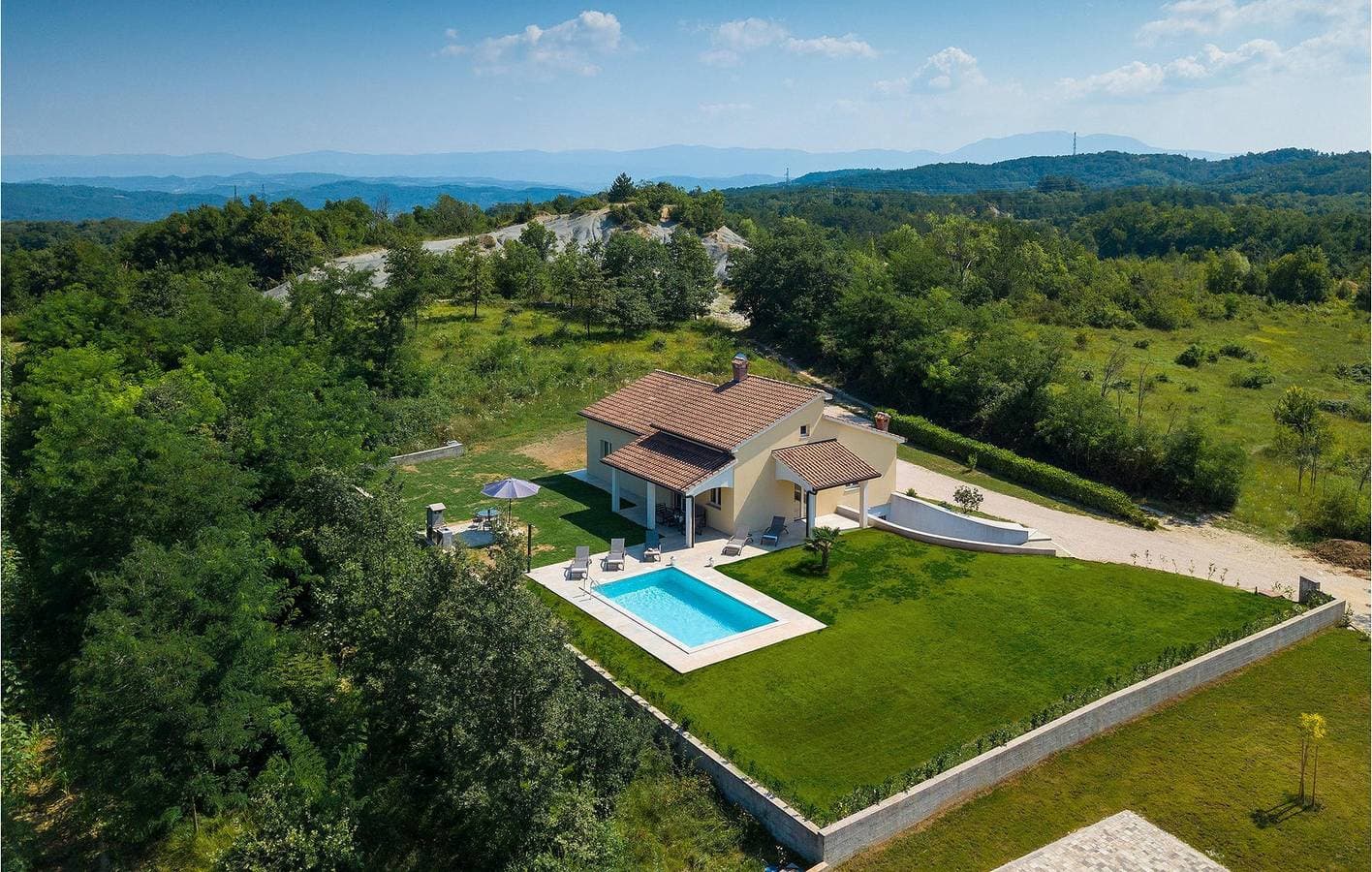 Foto 7 von 47: Geräumige 2-Zimmer-Wohnung mit Pool in der Nähe des Stadtzentrums von Pazin