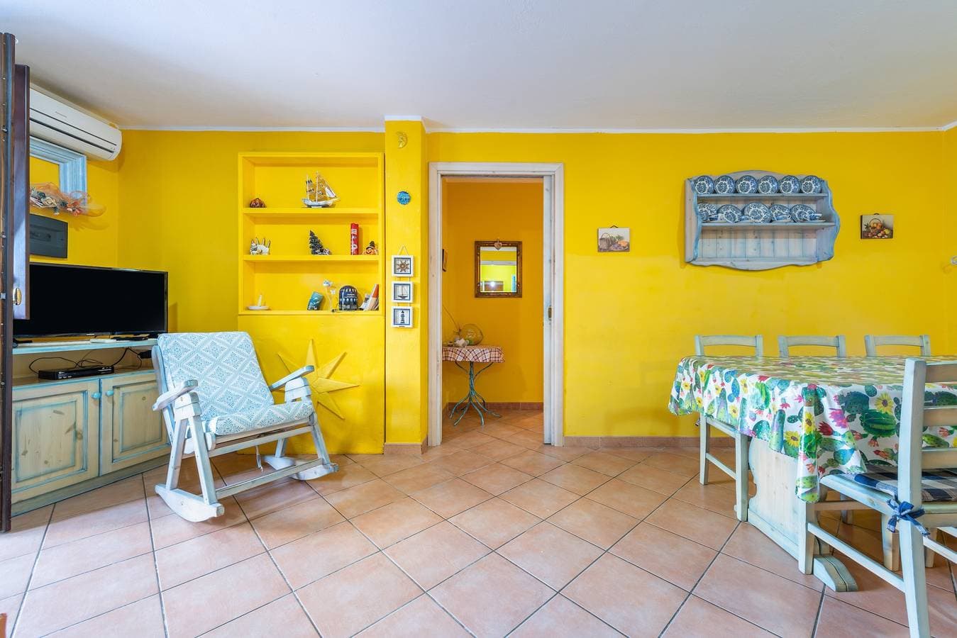 Foto 6 von 25: Villa Gialla Castiadas mit Bergblick, Terrasse und Klimaanlage