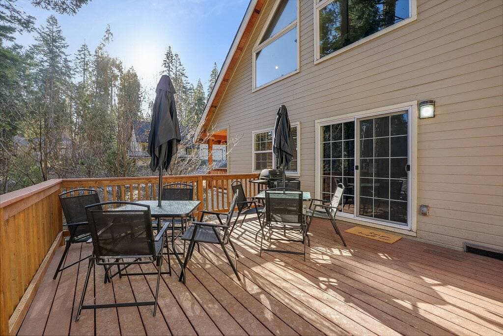 Foto 2 von 42: Explore and Unwind!  Large Deck & Ev Charger