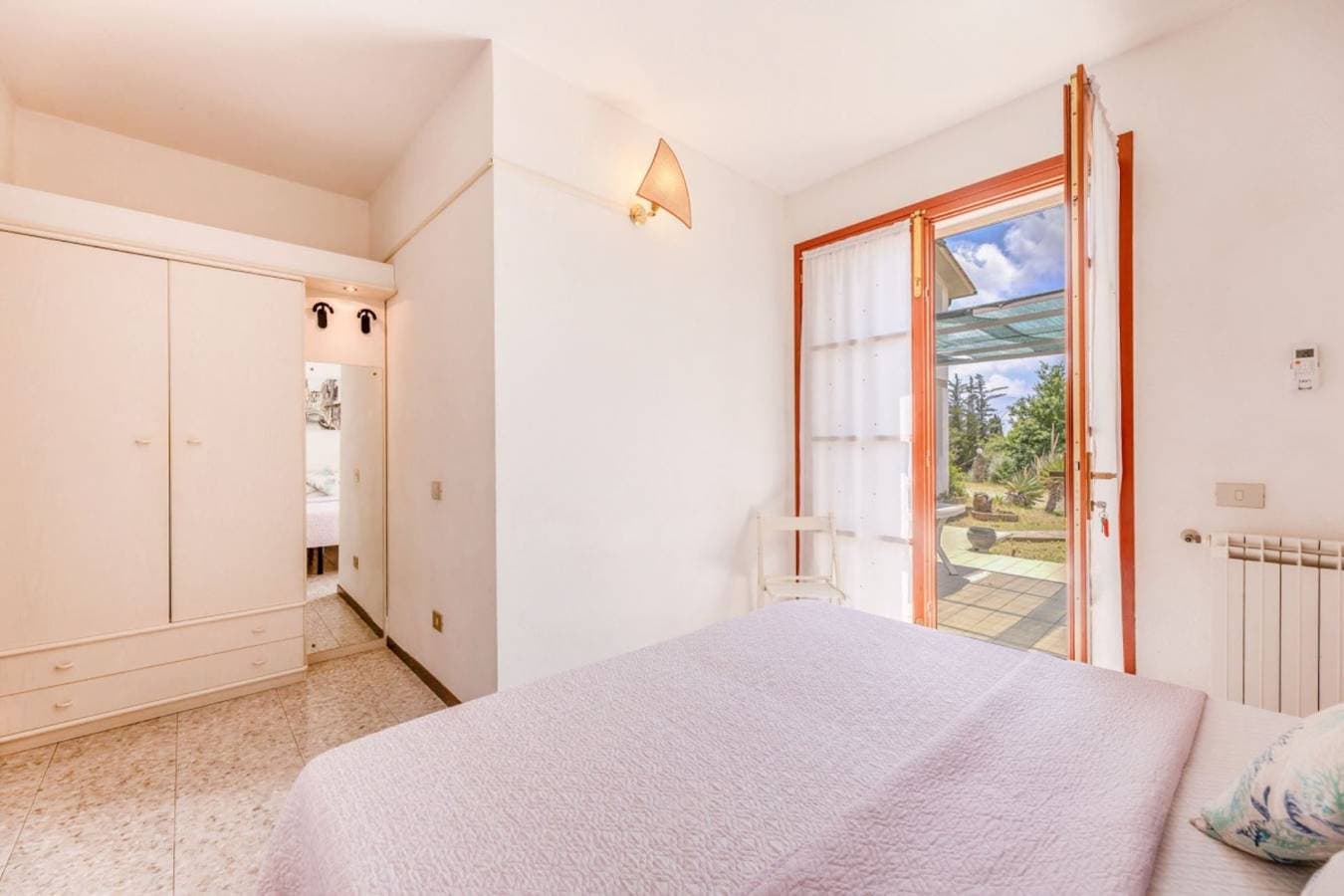 Foto 10 von 15: Ferienwohnung für 4 Personen mit Terrasse