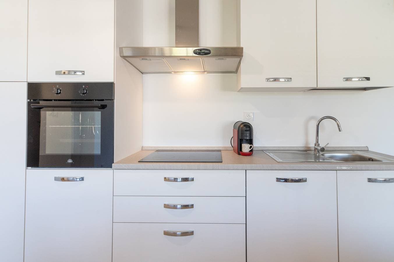 Foto 5 von 33: Apartment „La Dolce Vita 8 - Le Cedrat“ mit Meerblick, WLAN und Klimaanlage