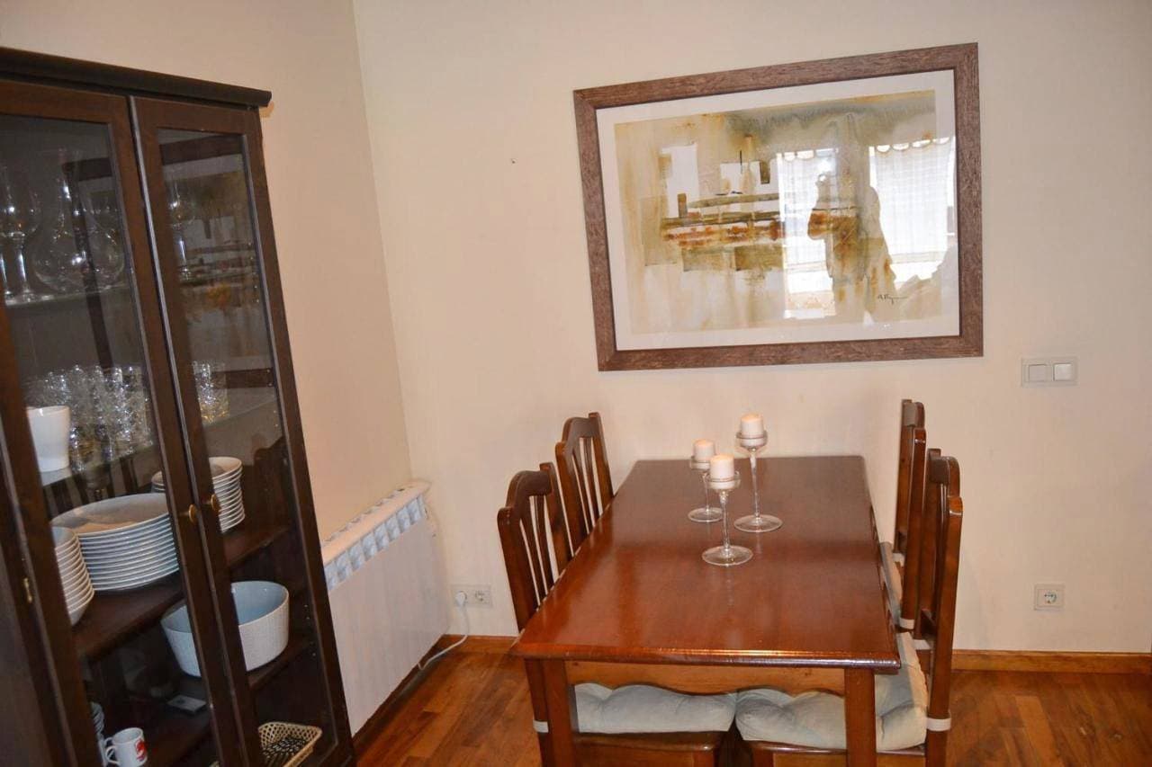 Foto 5 von 19: Two-Bedroom Apartment