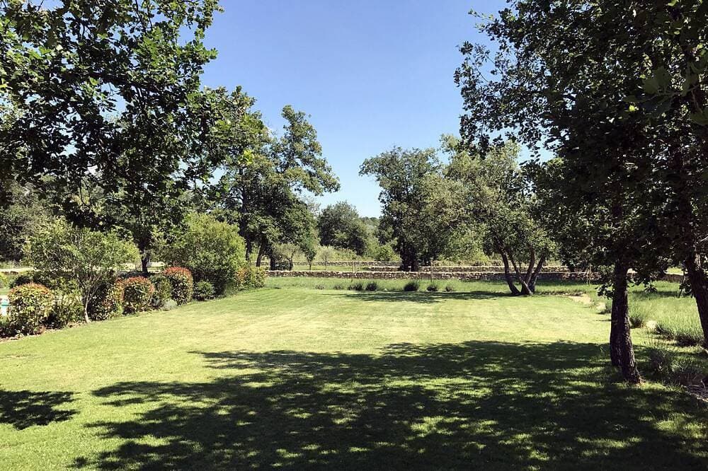 Foto 11 von 30: Schönes provenzalisches Haus im Luberon - beheiztes Schwimmbad & große Gärten.