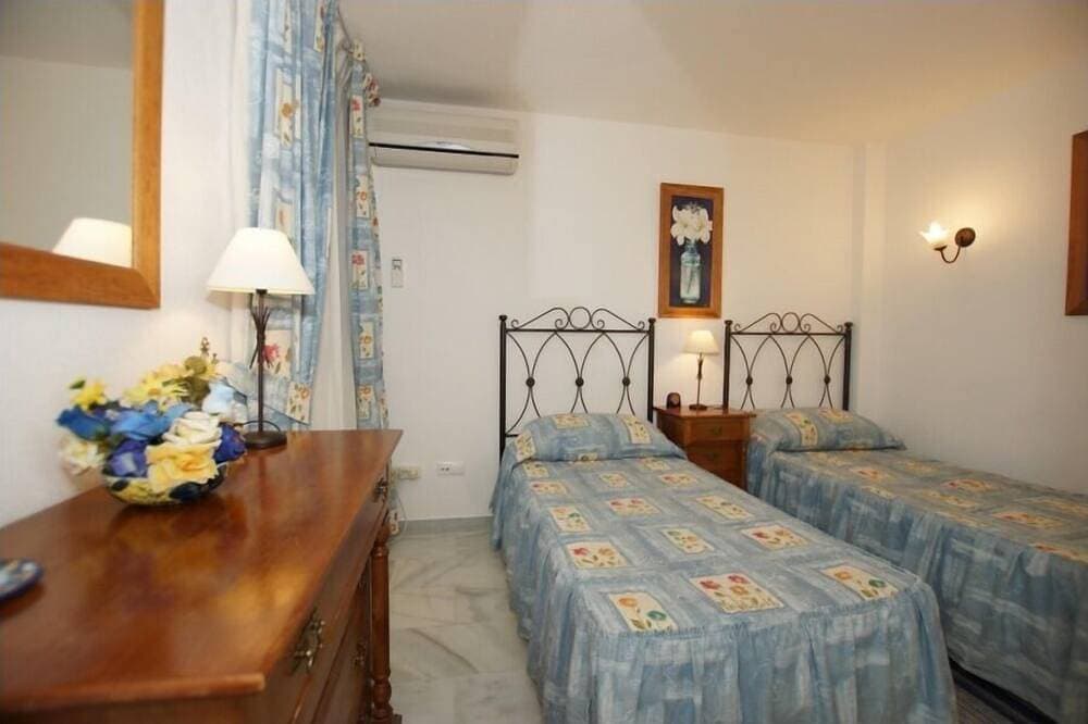 Foto 2 von 29: Marbella 2 Bed 2 Bath Luxury Apartment near Cabopino