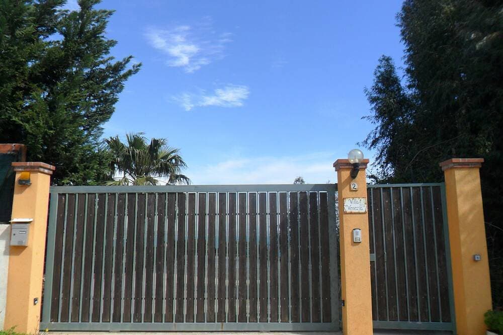 Foto 8 von 30: Modern und Sehr Schön Eingerichtetes Appartment in Einer Villa mit Garten