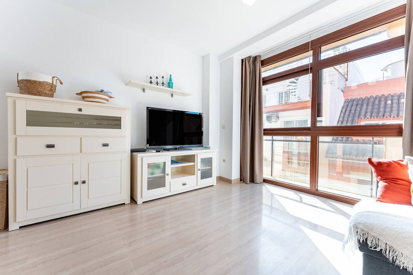 Foto 2 von 16: 'Strand-Ferienwohnung' mit Bergblick, Balkon und WLAN