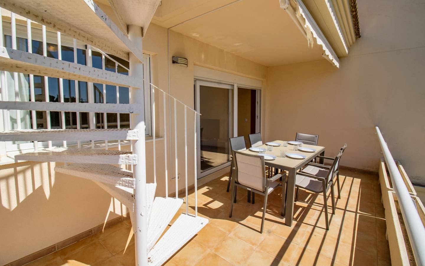 Foto 10 von 39: Ferienwohnung für 6 Personen mit Terrasse
