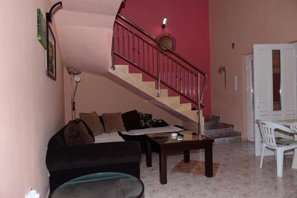 Foto 4 von 27: Two-Bedroom House