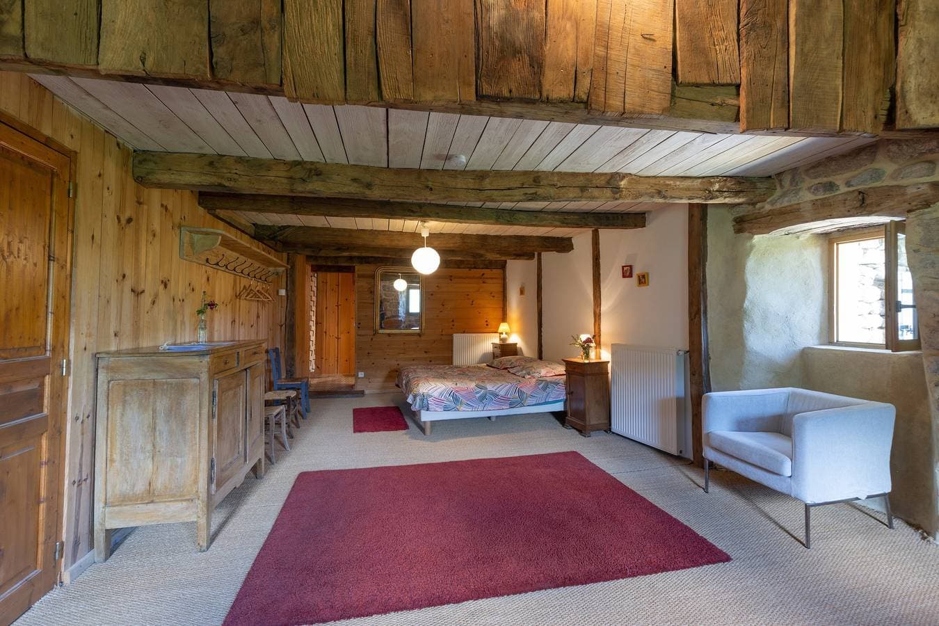 Foto 7 von 35: Zimmer 'La Ferme De Chalas - Coucoulude' mit Gemeinschaftspool, gemeinsamer Terrasse und WLAN