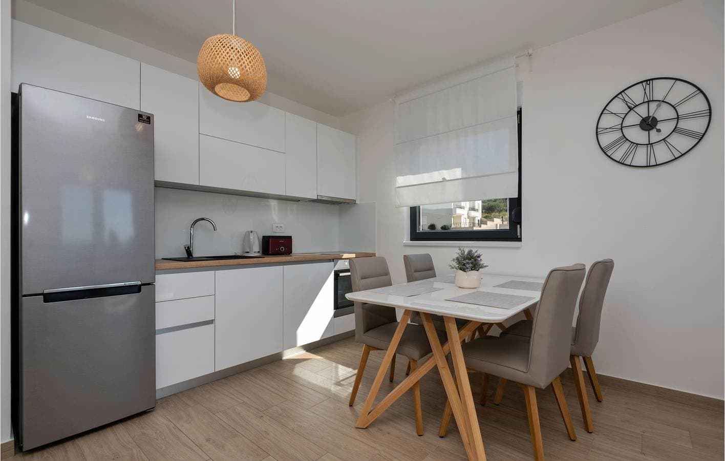Foto 10 von 27: Apartment mit Meerblick, Pool und Küche, 500 m vom Strand entfernt