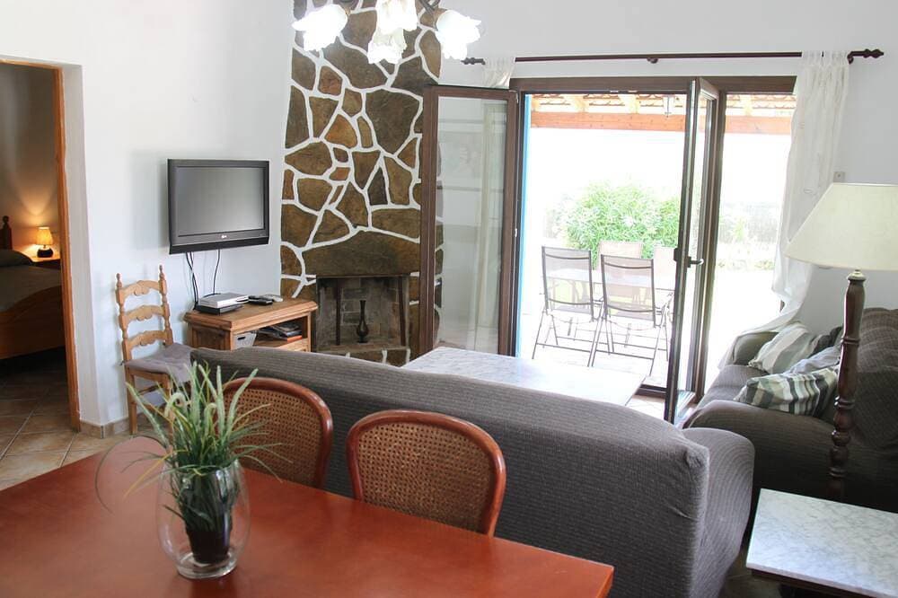Foto 4 von 30: Villa/ Chalet. Private swimming pool.