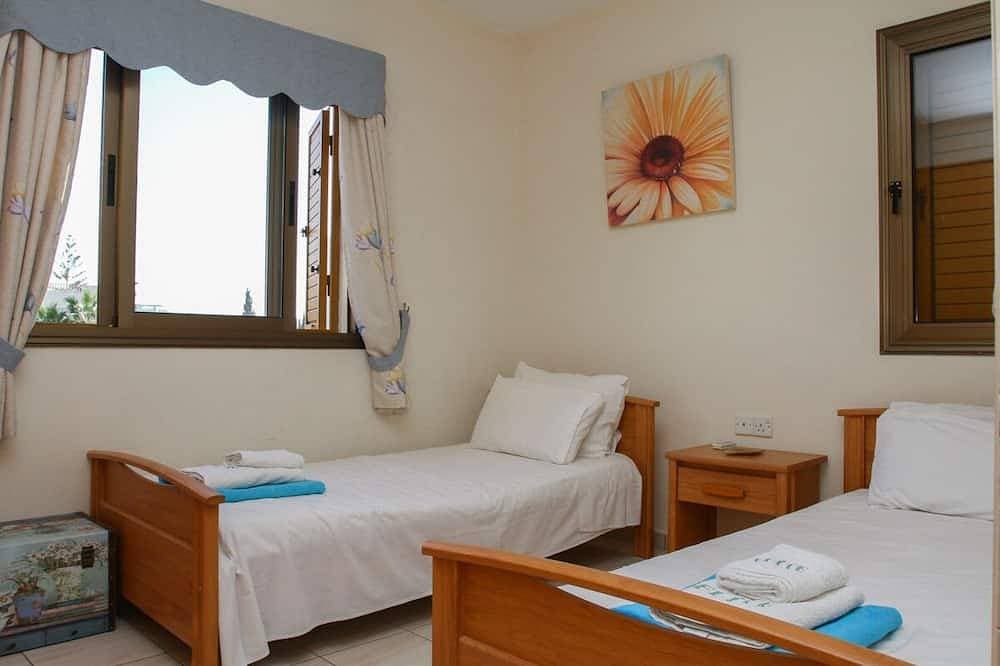 Foto 5 von 18: Herrliche Zwei Schlafzimmern und zwei Badezimmer Wohnung mit großem Pool